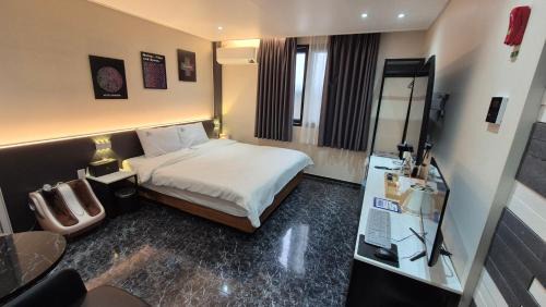 Deluxe Double Room with Bath