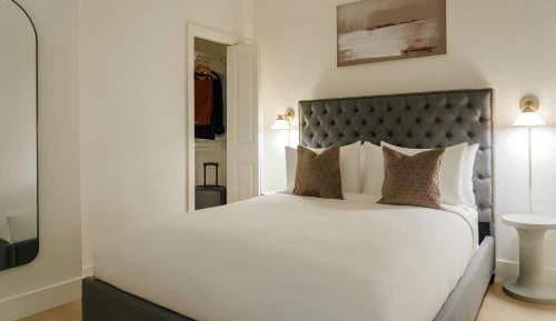 Two-Bedroom Apartment with Two Queen Beds and Sofa Bed