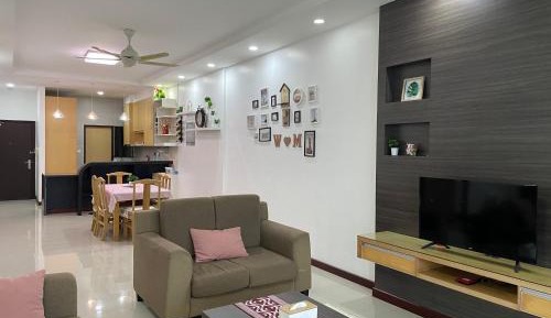Three-Bedroom Premium Apartment with Balcony
