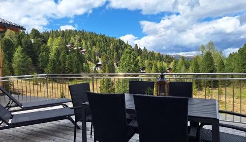 Apartment with Mountain View
