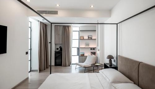 Deluxe Double Room with Bath