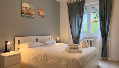 Two-Bedroom Apartment with Lake View