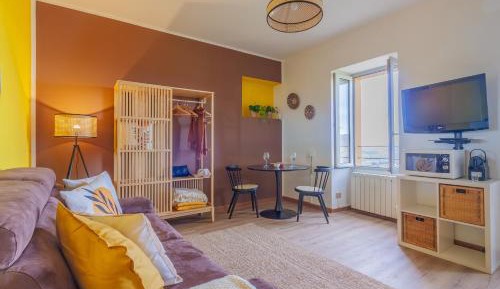 Studio Apartment with One Double Bed