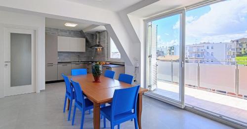 Four-Bedroom Apartment with Balcony 