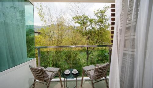 One-Bedroom Apartment with Balcony