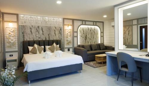 Suite with Garden View
