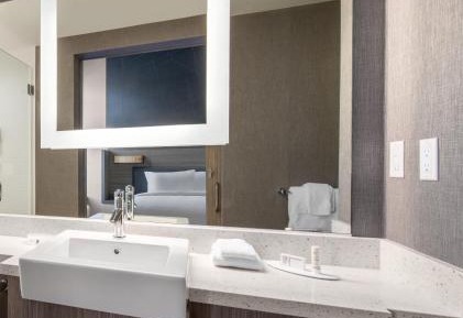 King Suite with Sofa Bed and Adapted Tub - Mobility Accessible