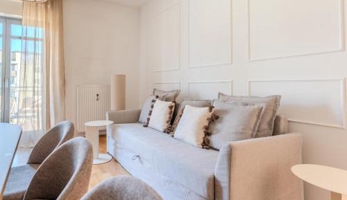 Three-Bedroom Apartment with Balcony