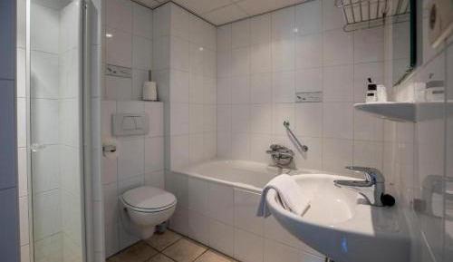 Twin Room with Bath