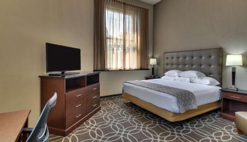 Superior King Suite with Sofa Bed - Hearing Accessible, Tub