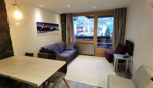 One-Bedroom Apartment with Balcony and Mountain View  