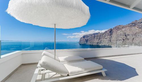 Three-Bedroom Apartment with Ocean View