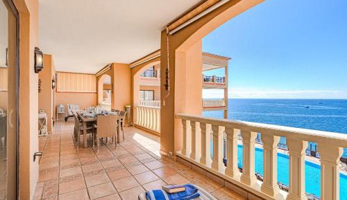 Two-Bedroom Apartment with Terrace and Sea View