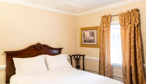 Queen Suite