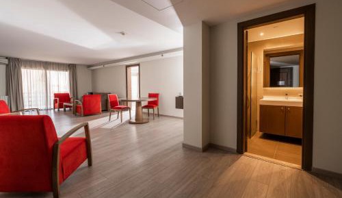 Diplomatic Suite with Garden View