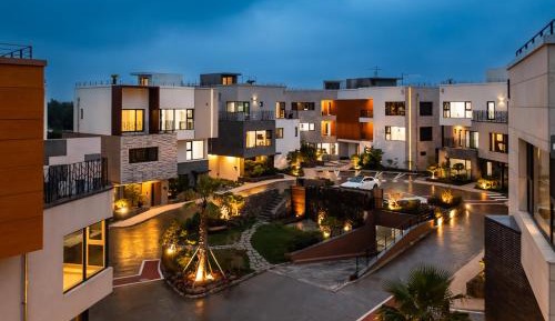 Four-Bedroom Apartment with Balcony 