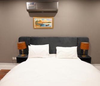Deluxe Double Room (2 Adults + 1 Child)