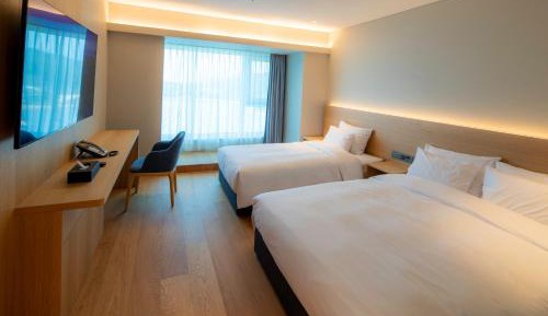 Deluxe Double and Single Window Seat Oceanview