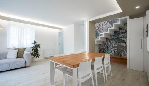 Two-Bedroom Deluxe Apartment with Balcony