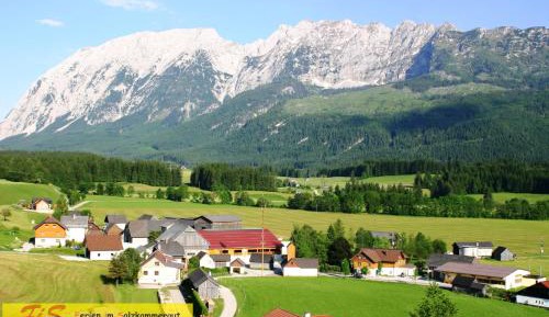 Apartment with Mountain View