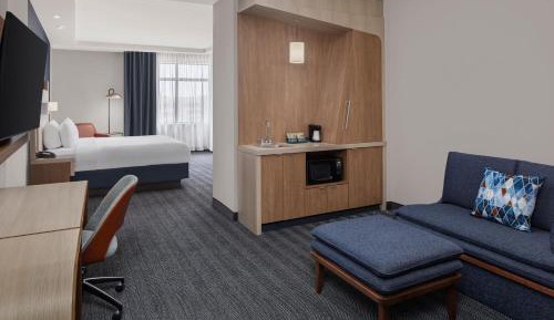 1 Bedroom Suite, 1 King, Sofa bed