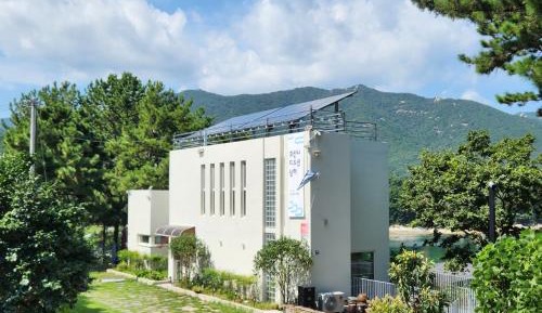 Two-Bedroom Apartment with Balcony and Sea View