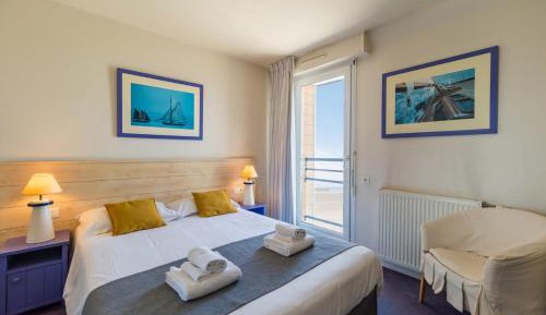 Double or Twin Room with Sea View