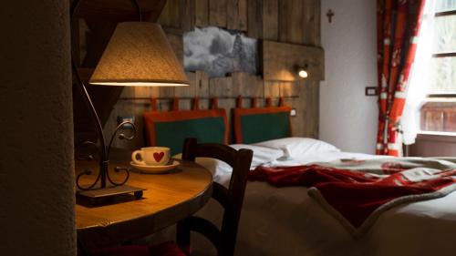 Superior Double or Twin Room with Mountain View