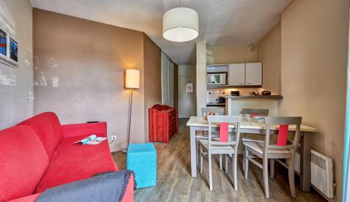 One-Bedroom Apartment with Balcony (4 People)