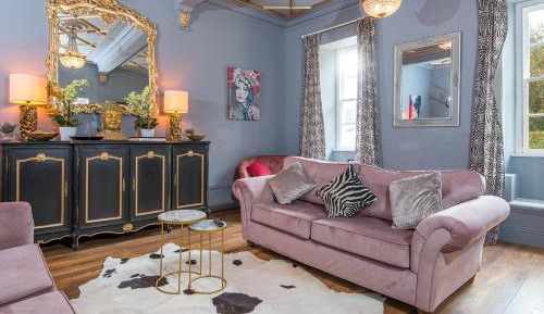 Eight-Bedroom Holiday Home