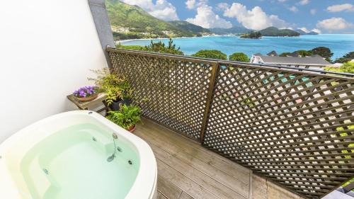 Double Room With Sea View 6