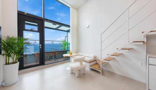 Double Room with Sea View 4