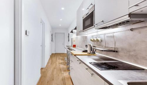 Deluxe One-Bedroom Apartment