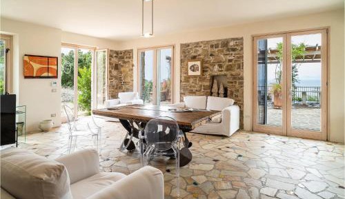 Seven-Bedroom Holiday Home