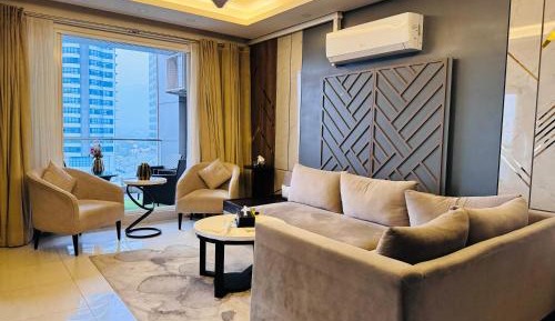 Two-Bedroom Apartment with Mountain View