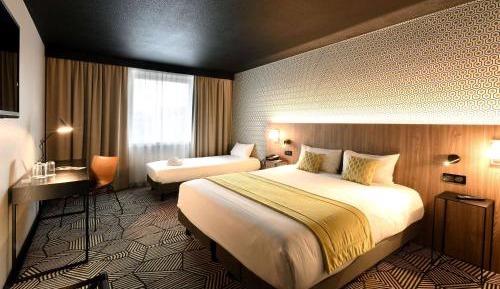 Family Superior Room with One Double Bed and One Single Bed 