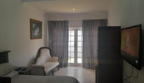 Deluxe Queen Suite