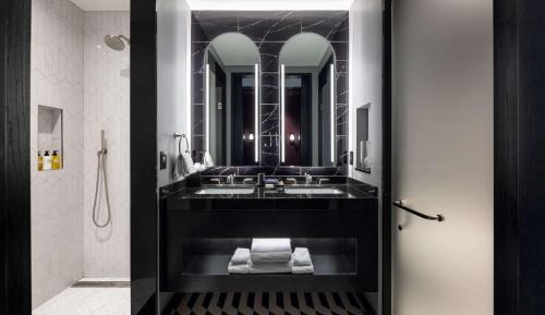 Atrium King Junior Suite