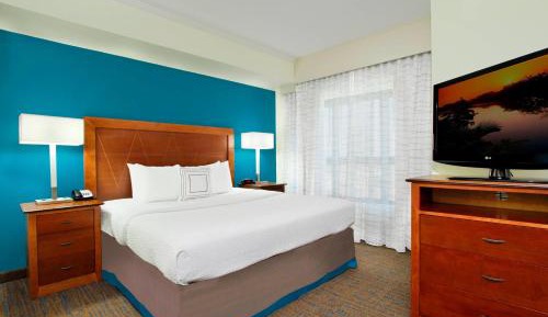 King Studio with Sofa Bed