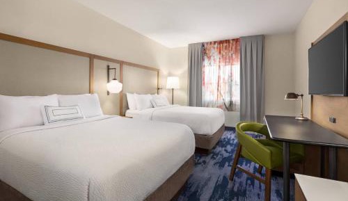 Queen Room with Two Queen Beds and Adapted Tub - Mobility Accessible