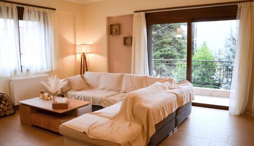 Three-Bedroom Deluxe Apartment