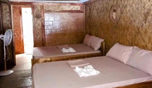 Quadruple Room with Private Bathroom