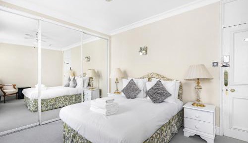 Standard Double Room with Shared Bathroom