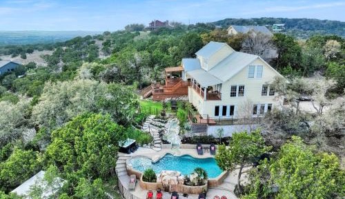 Three-Bedroom Vacation Home 