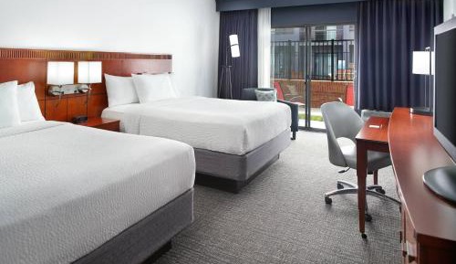 Queen Room with Two Queen Beds - Hearing Accessible