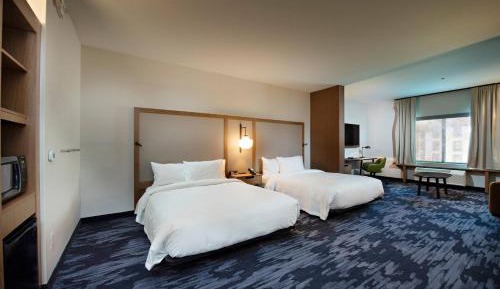 Larger Guest room, 2 Queen