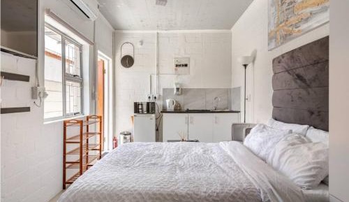 One-Bedroom Apartment - Non-Smoking