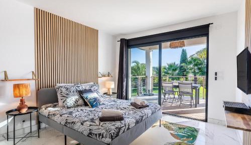 Queen Room with Garden View
