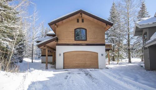 Four-Bedroom Holiday Home