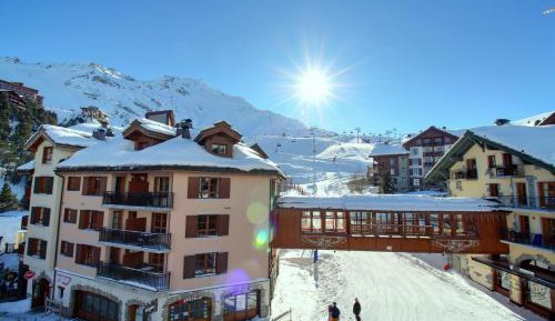 Three-Bedroom Apartment with Mountain View